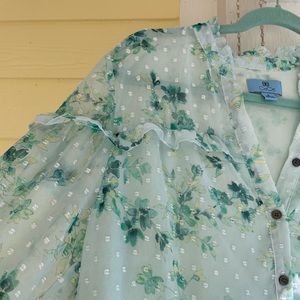 Gorgeous Cece floral blouse